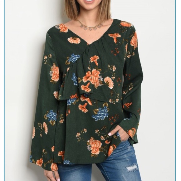 ☕️Bell Sleeve Floral Top🌟 - Picture 2 of 3